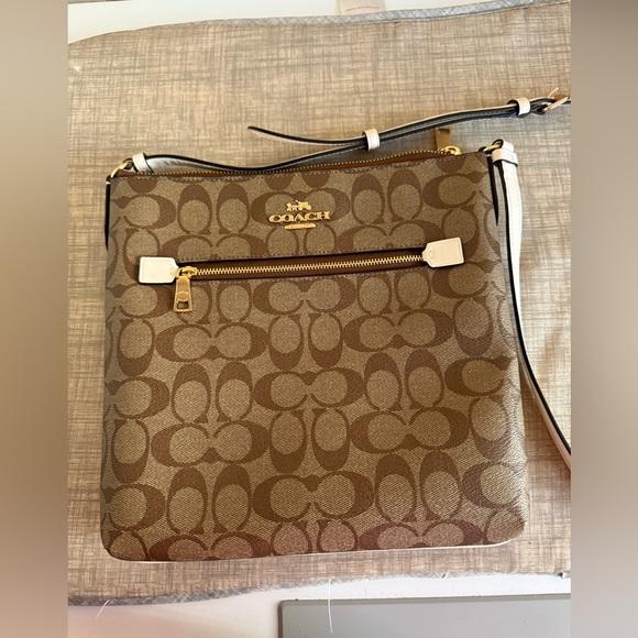 Coach crossbody authentic - Picture 2 of 9